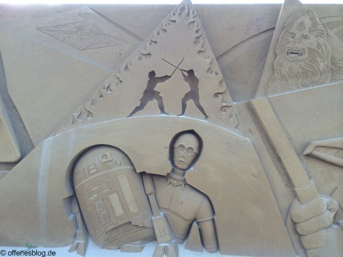 Sandskulpturen R2-D2 und C-3PO