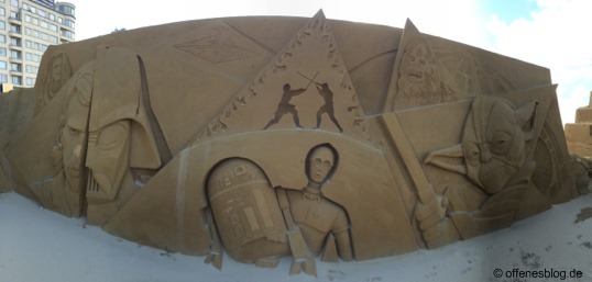 Sandskulpturen R2-D2 und C-3PO