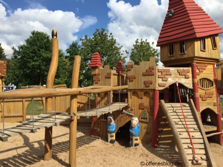 Spielplatz Ritterburg Gefängnis