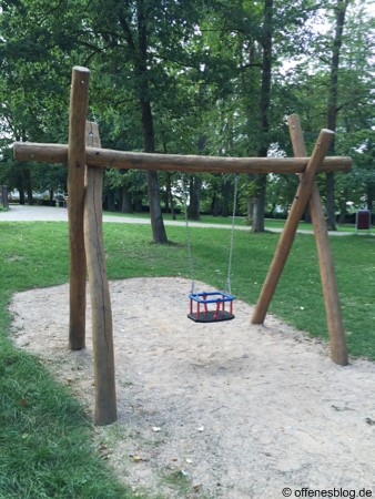 Themenspielplatz Bauernhof Babyschaukel