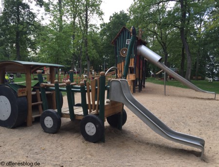 Themenspielplatz Traktor Rutschbahn